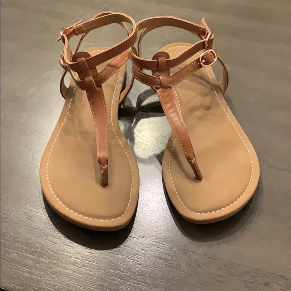 Women’s tan sandles